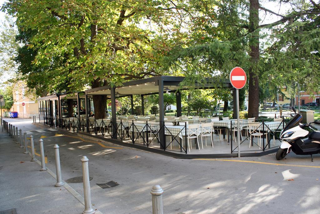 Park Apartments Izola Luaran gambar